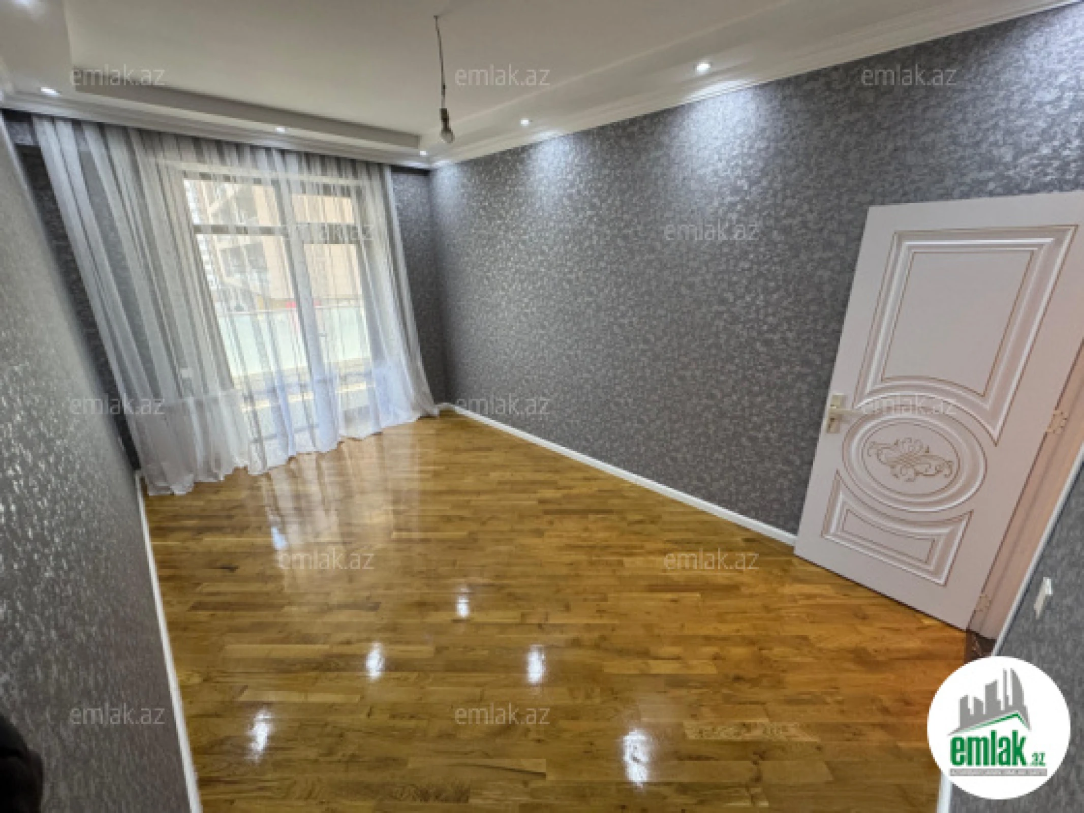 Satılır 4 otaqlı yeni tikili 180 m²