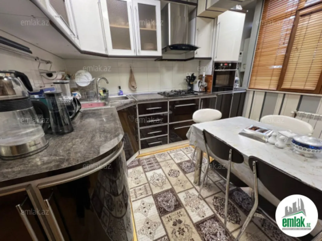Satılır 3 otaqlı köhnə tikili 80 m²