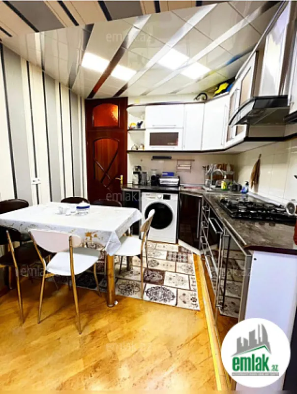 Satılır 3 otaqlı köhnə tikili 80 m²