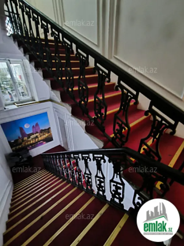 Satılır 4 otaqlı köhnə tikili 140 m²