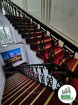 Satılır 4 otaqlı köhnə tikili 140 m²