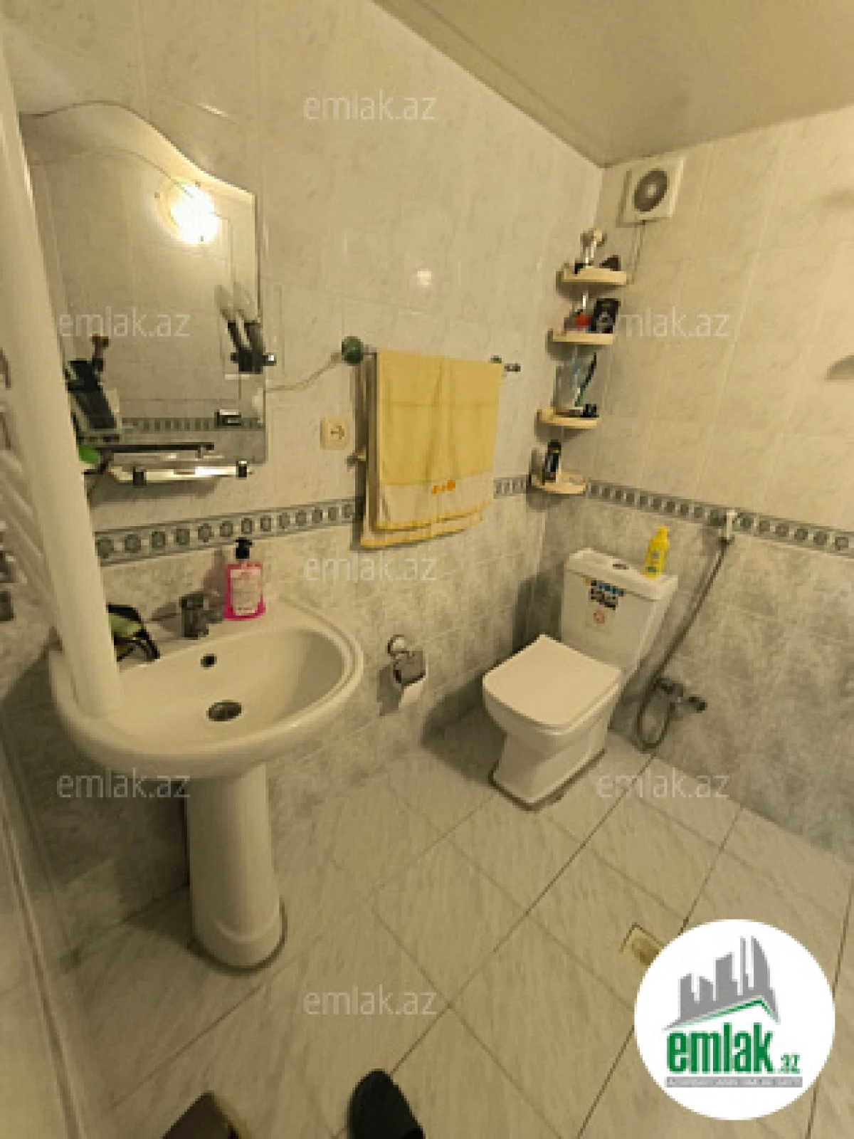 Satılır 4 otaqlı köhnə tikili 140 m²