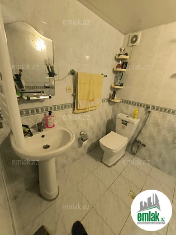 Satılır 4 otaqlı köhnə tikili 140 m²