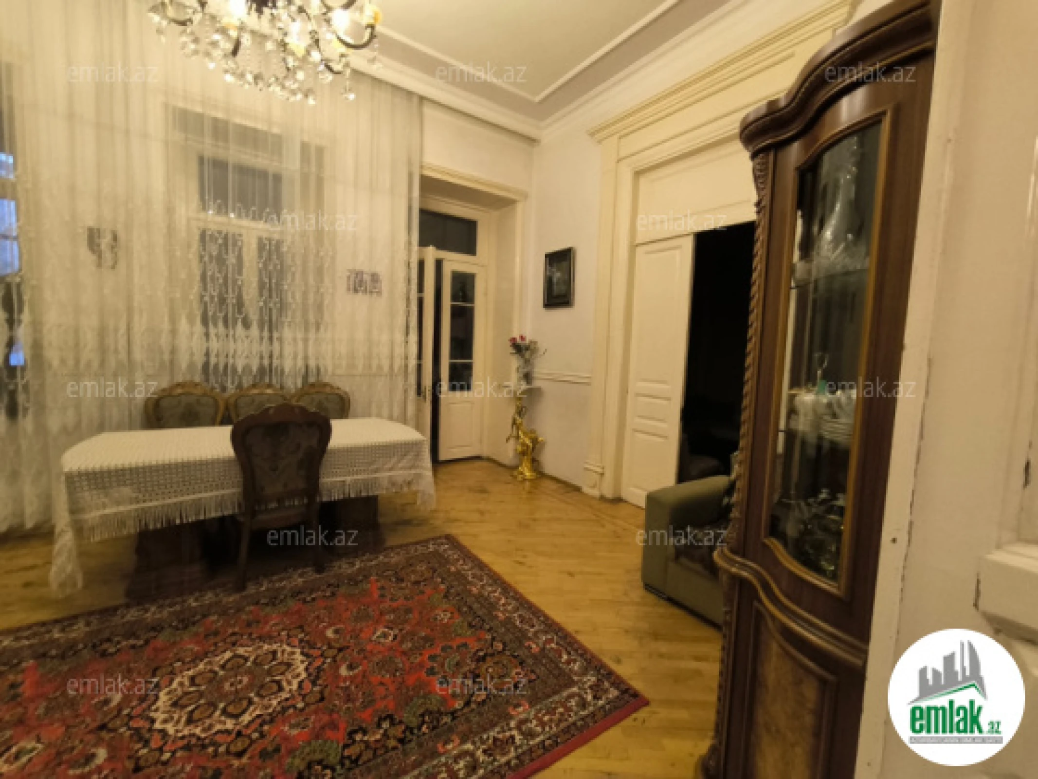 Satılır 4 otaqlı köhnə tikili 140 m²