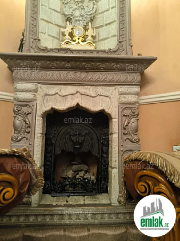 Satılır 4 otaqlı köhnə tikili 140 m²