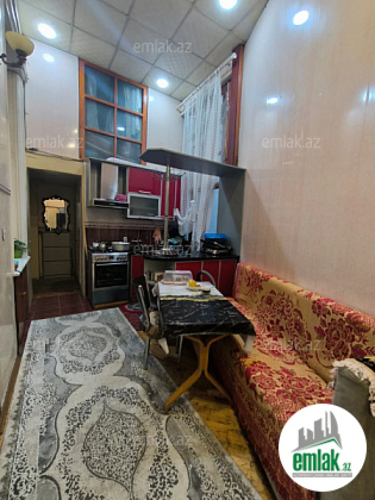 Satılır 4 otaqlı köhnə tikili 140 m²