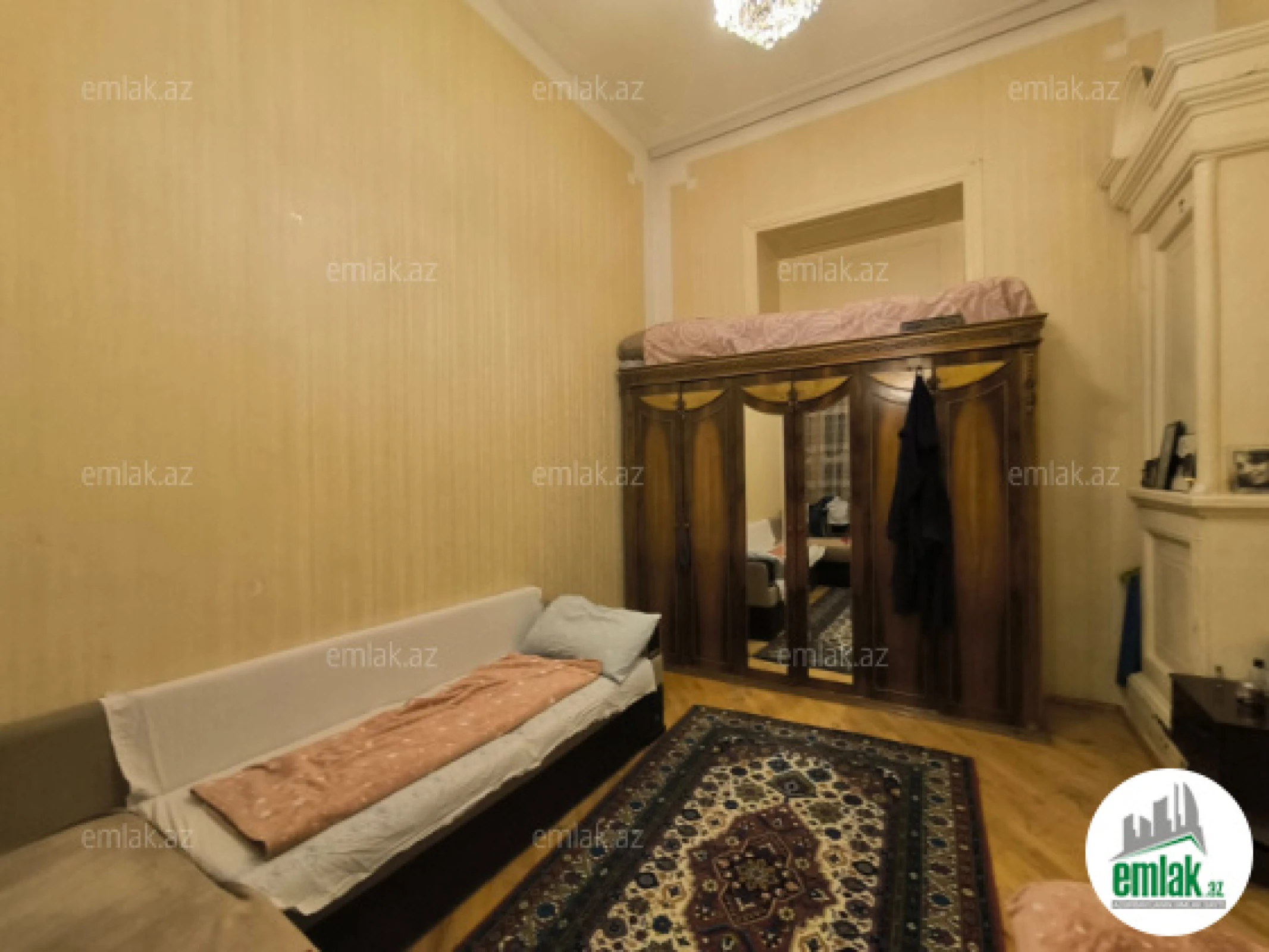 Satılır 4 otaqlı köhnə tikili 140 m²