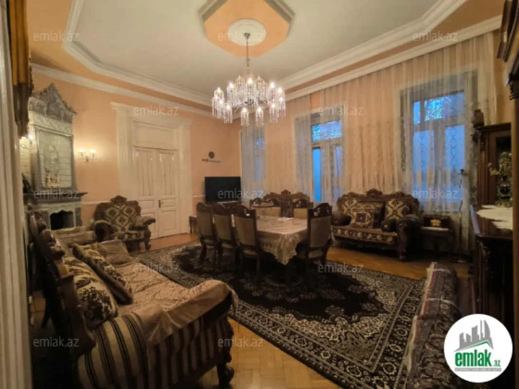 Satılır 4 otaqlı köhnə tikili 140 m²