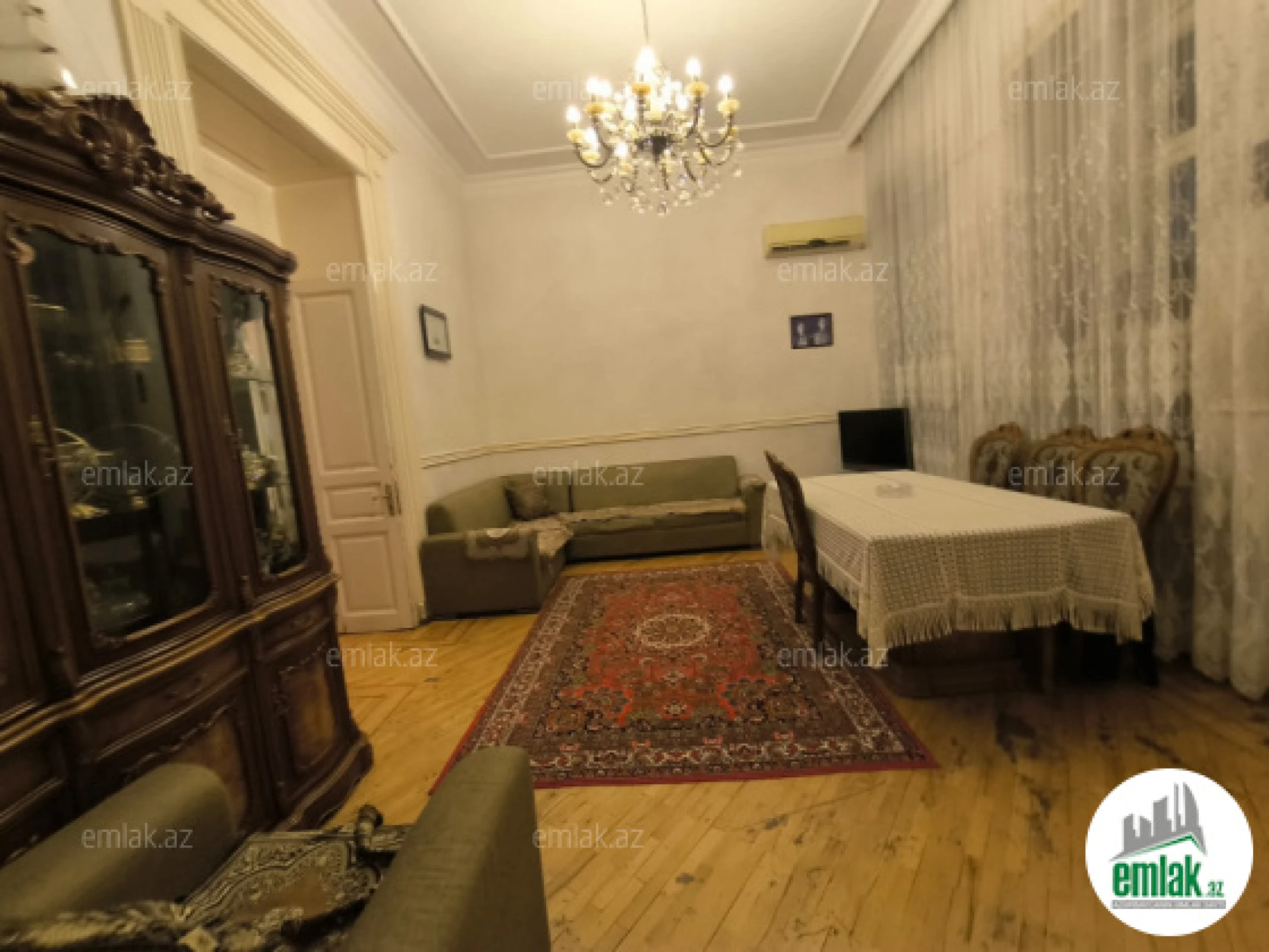 Satılır 4 otaqlı köhnə tikili 140 m²