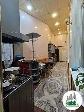 Satılır 4 otaqlı köhnə tikili 140 m²