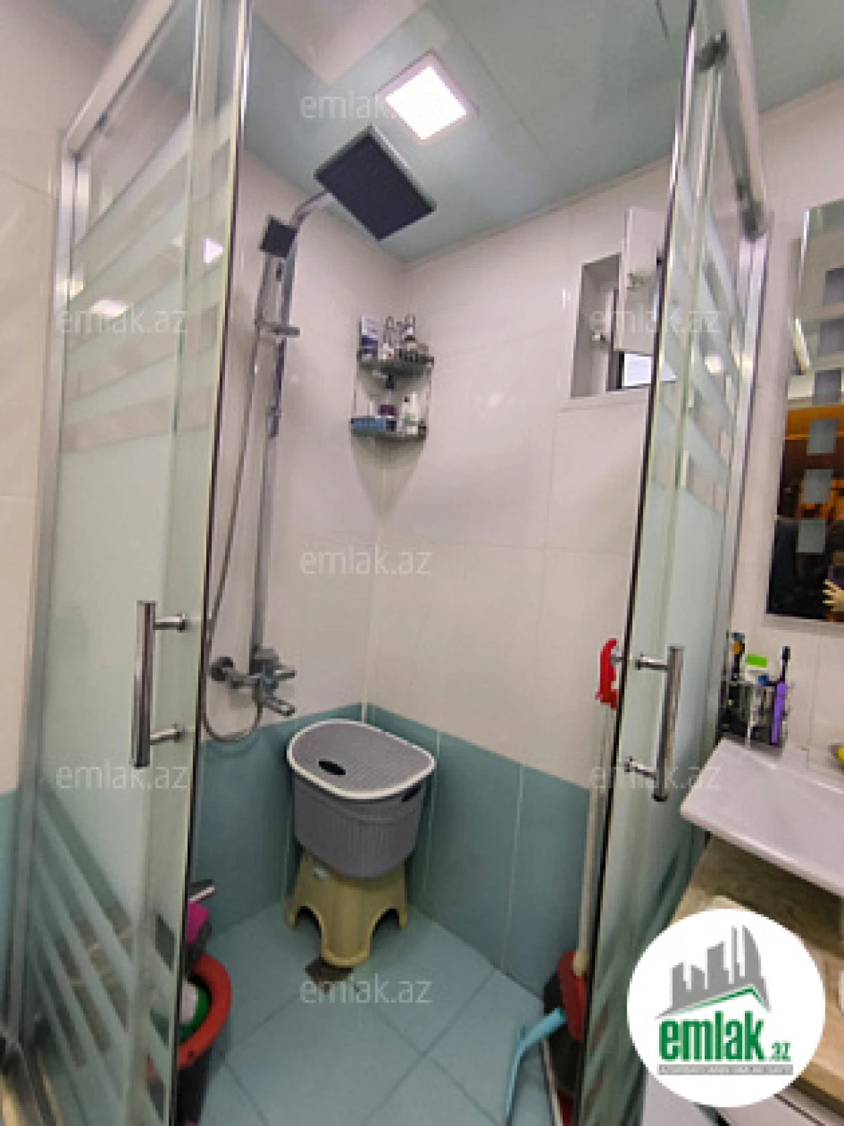 Satılır 4 otaqlı köhnə tikili 140 m²