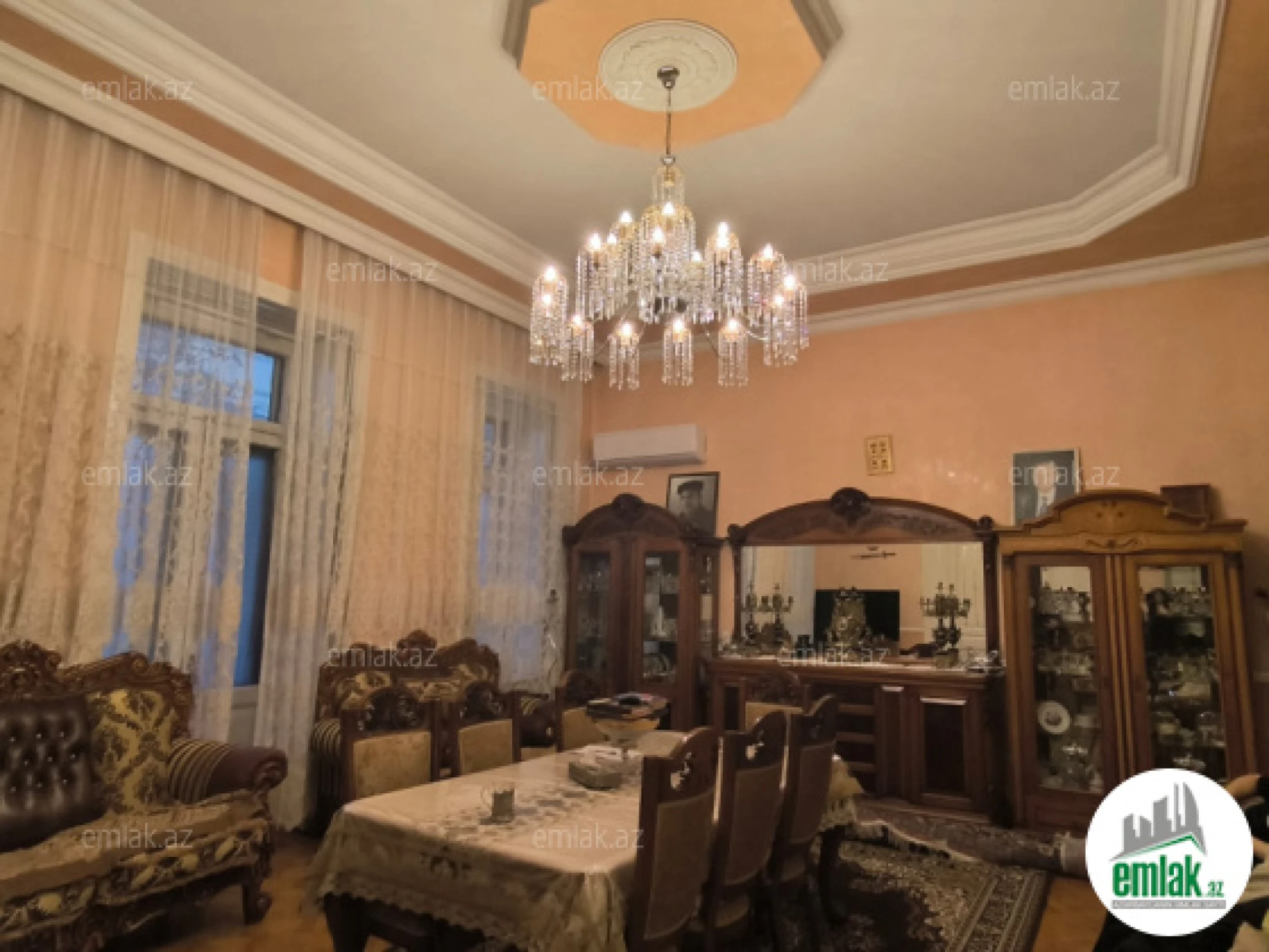 Satılır 4 otaqlı köhnə tikili 140 m²