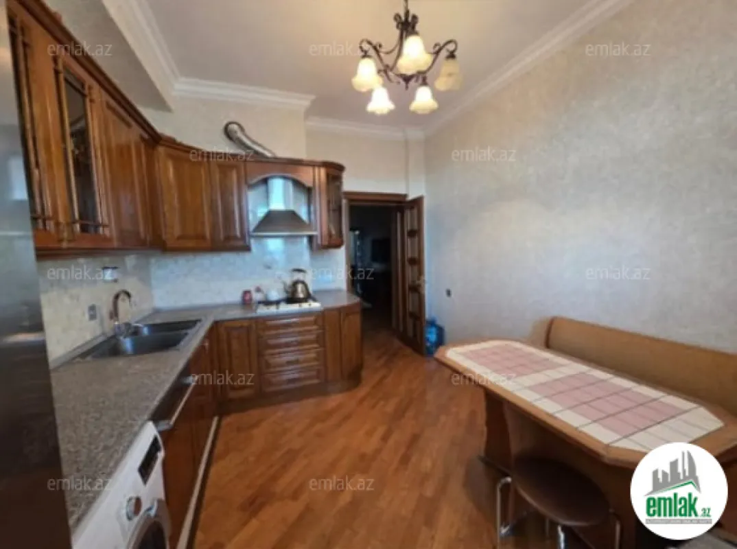 Satılır 4 otaqlı yeni tikili 143 m²