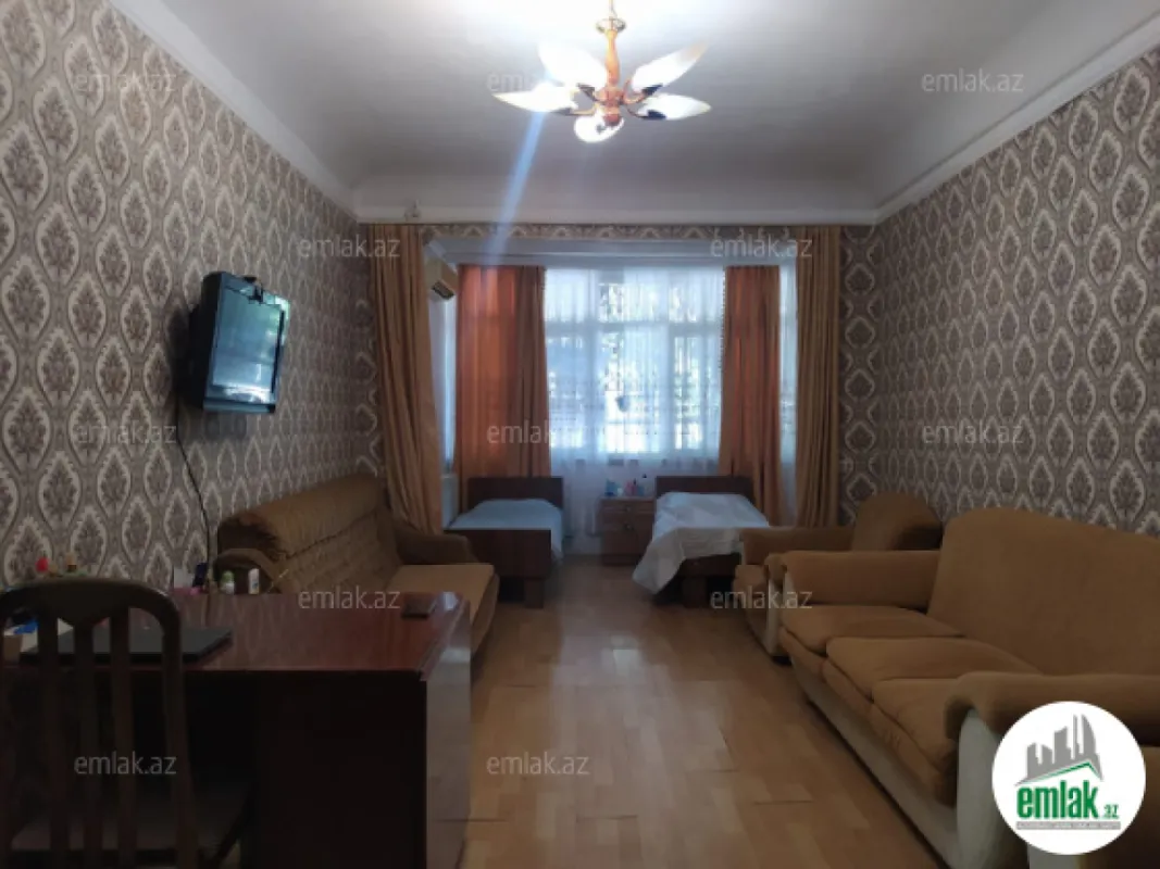 Satılır 2 otaqlı köhnə tikili 55 m²