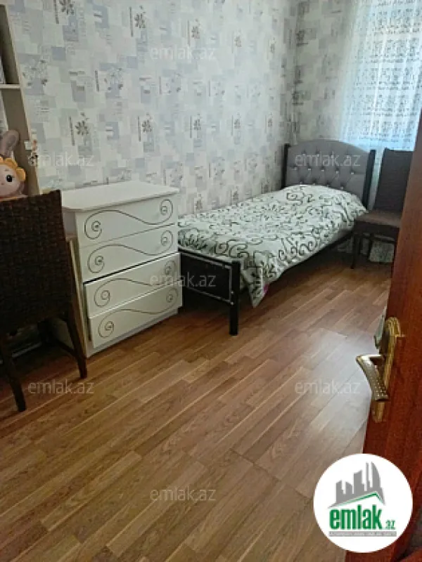 Satılır 4 otaqlı köhnə tikili 95 m²