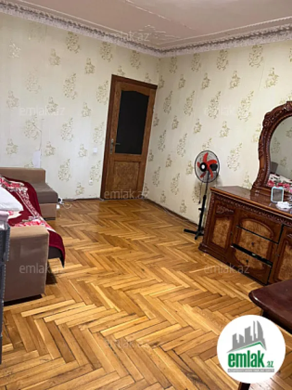 Satılır 2 otaqlı köhnə tikili 60 m²