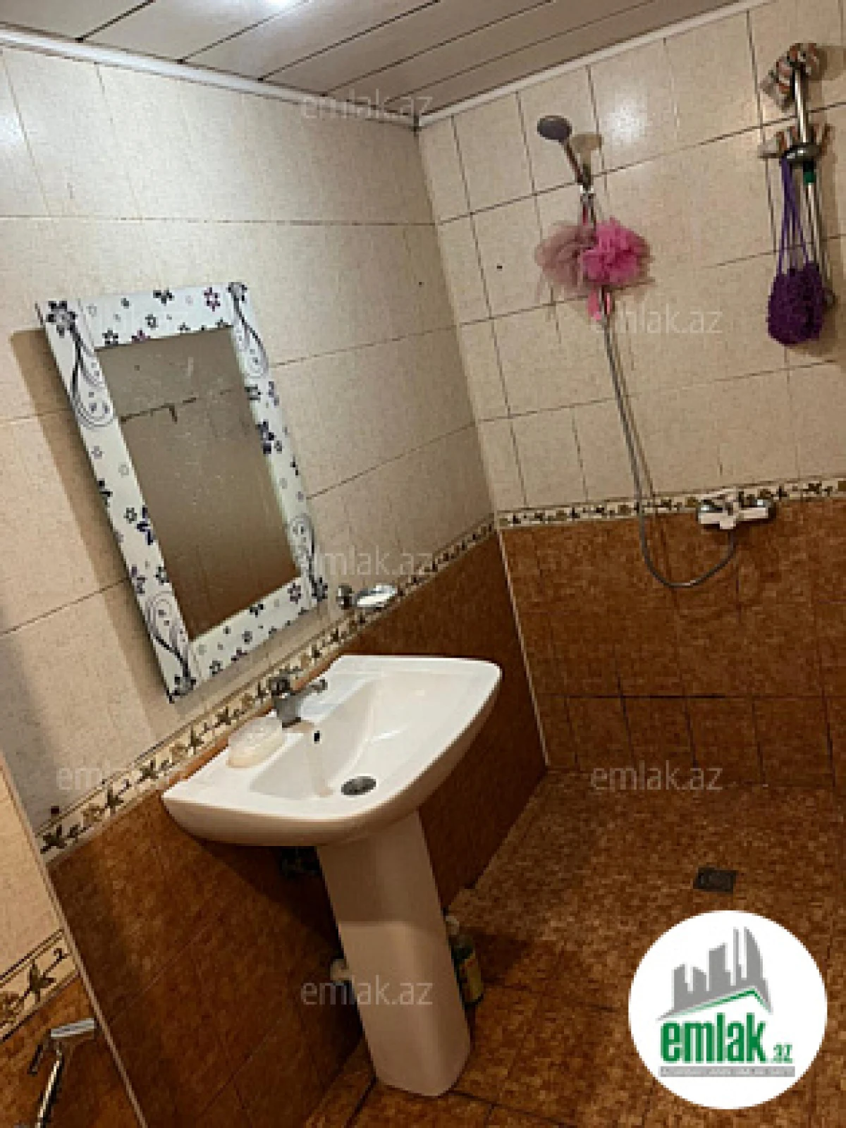 Satılır 2 otaqlı köhnə tikili 60 m²