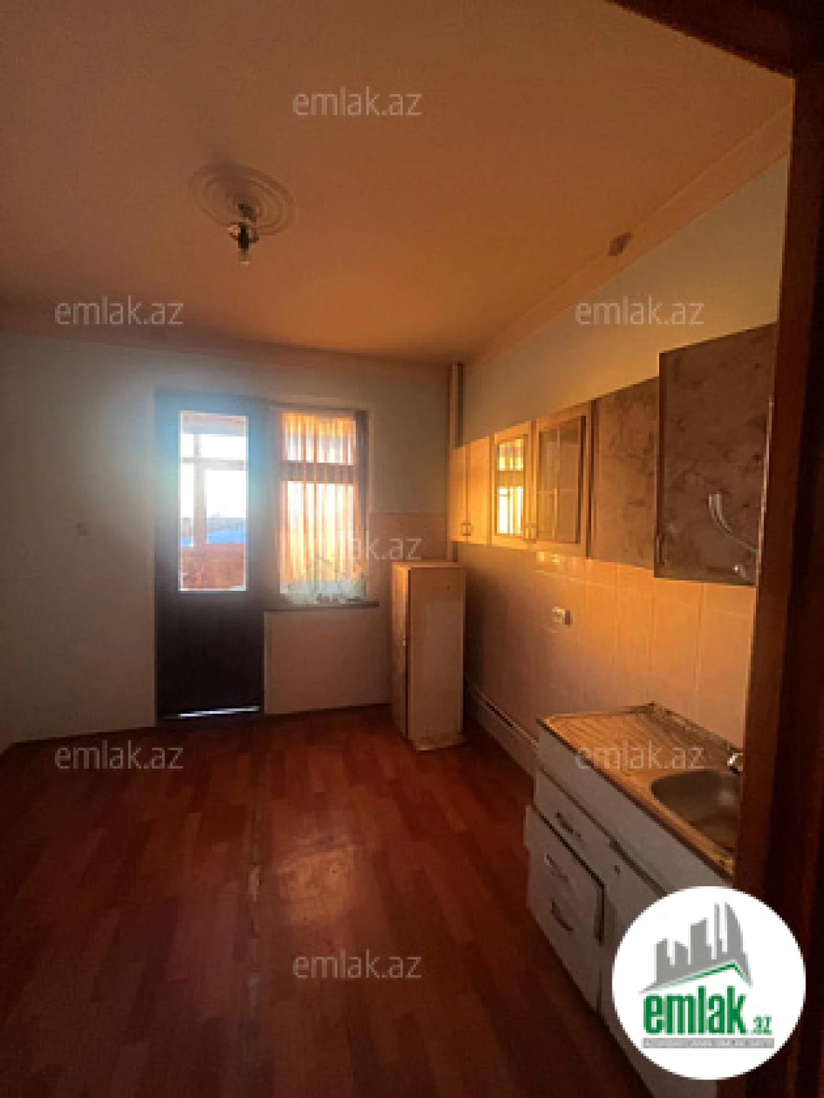Satılır 5 otaqlı köhnə tikili 103 m²