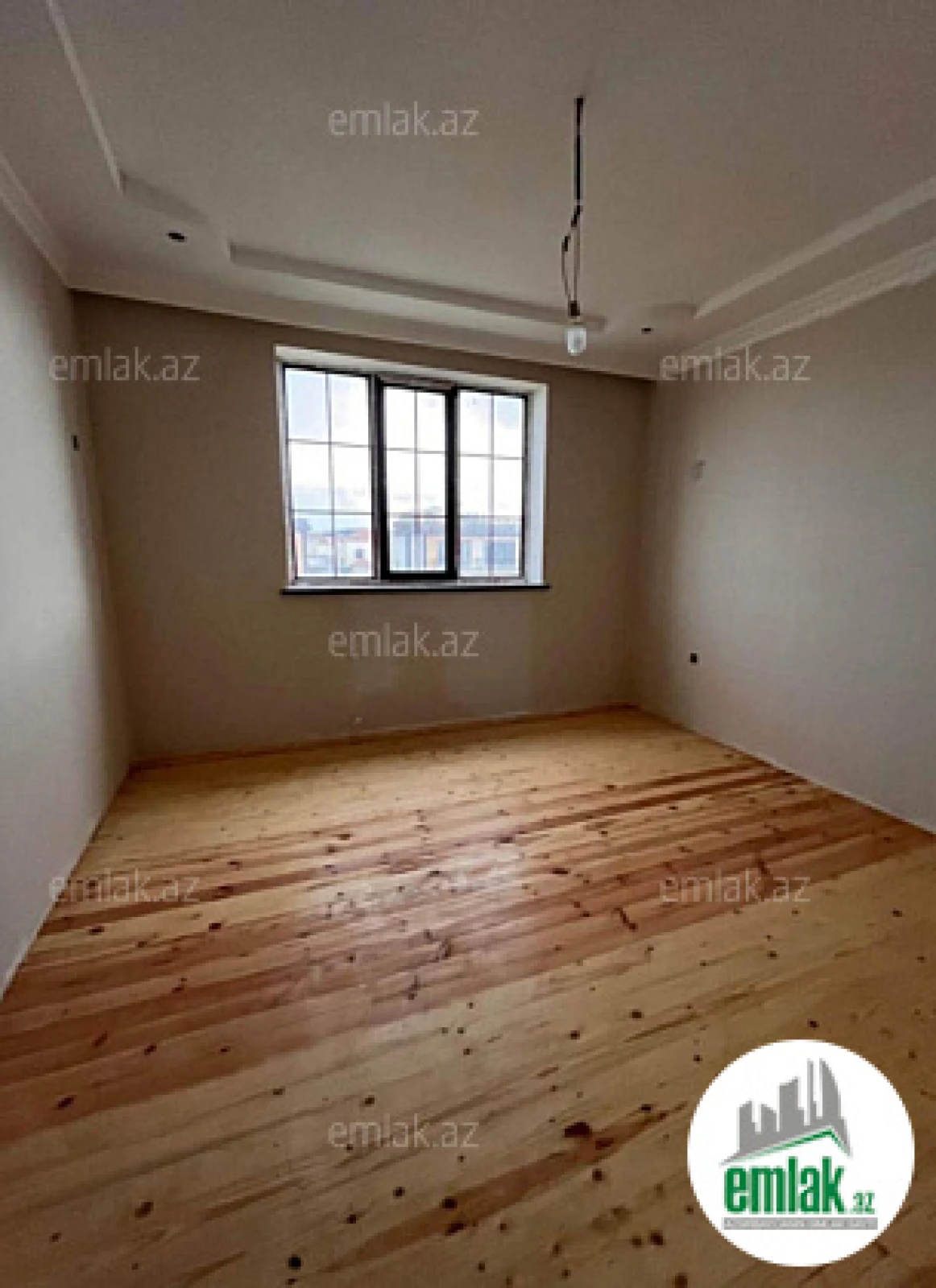 Satılır 5 otaqlı mənzil 200 m²