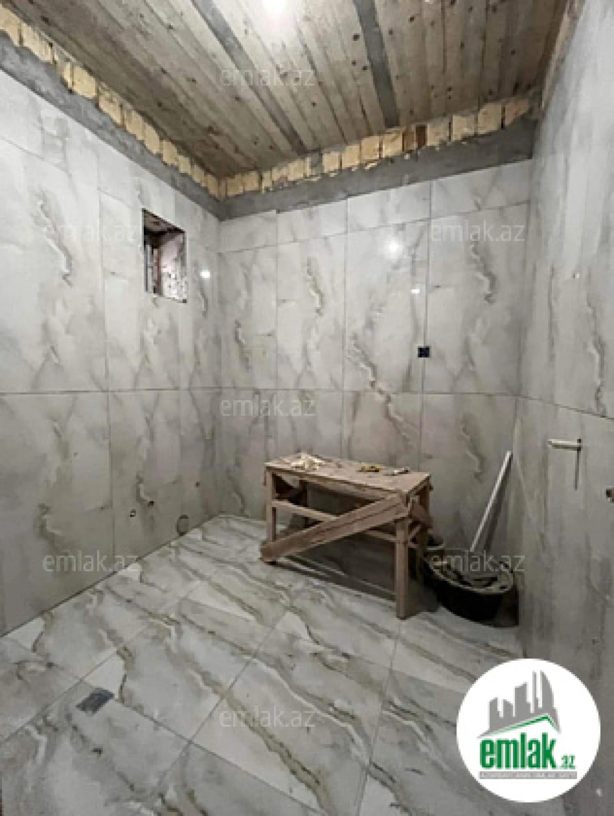 Satılır 5 otaqlı mənzil 200 m²