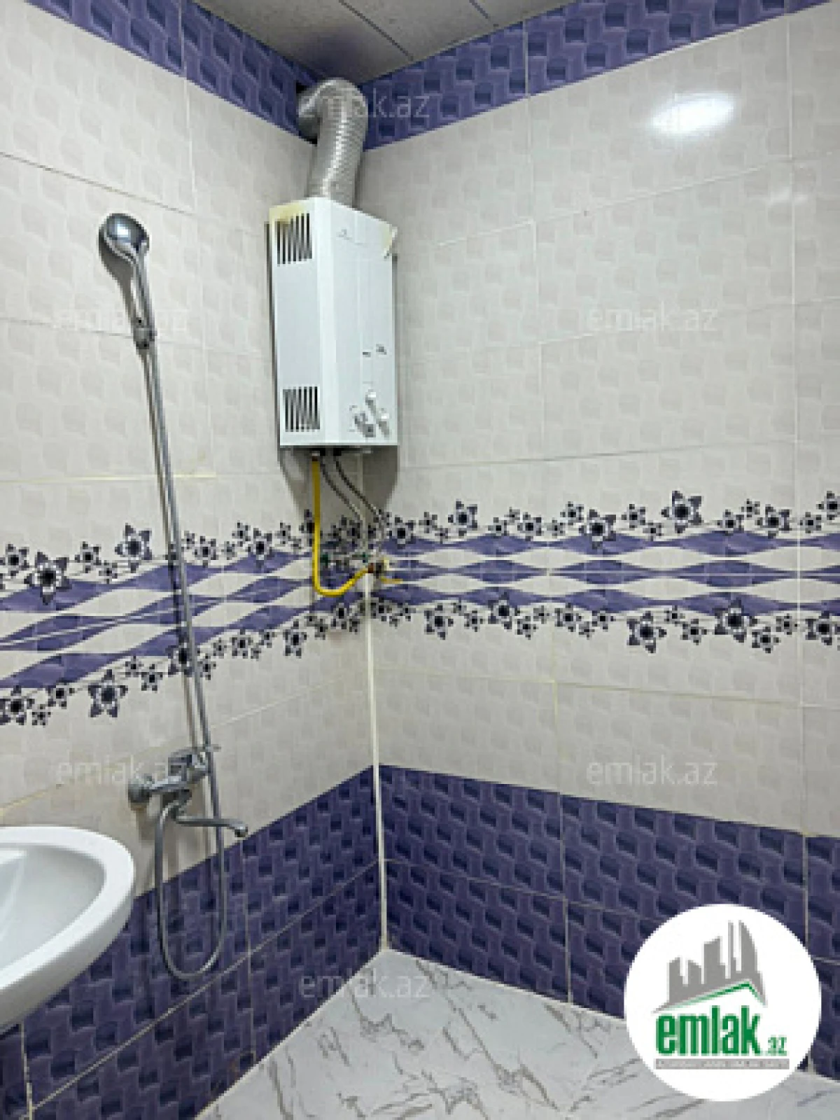 Satılır 2 otaqlı köhnə tikili 55 m²