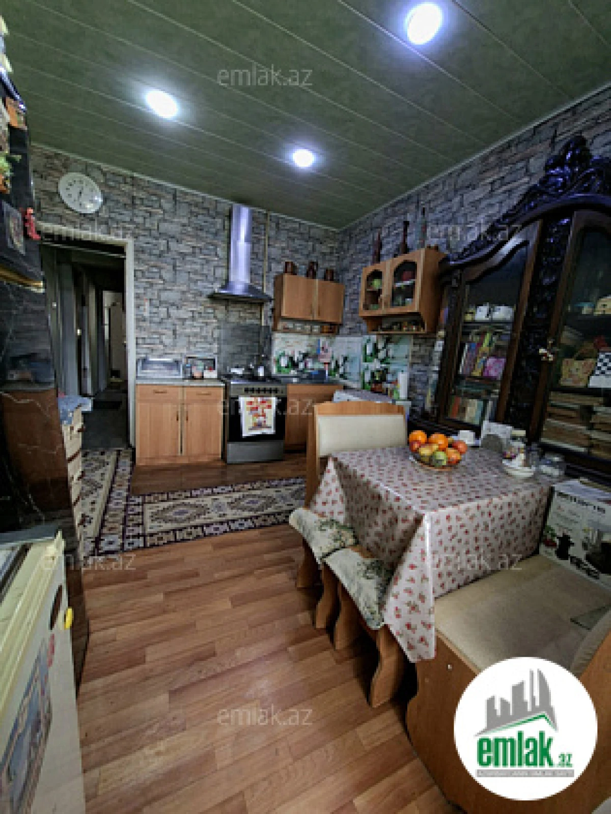 Satılır 2 otaqlı köhnə tikili 60 m²