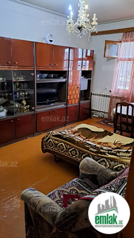 Satılır 5 otaqlı köhnə tikili 120 m²