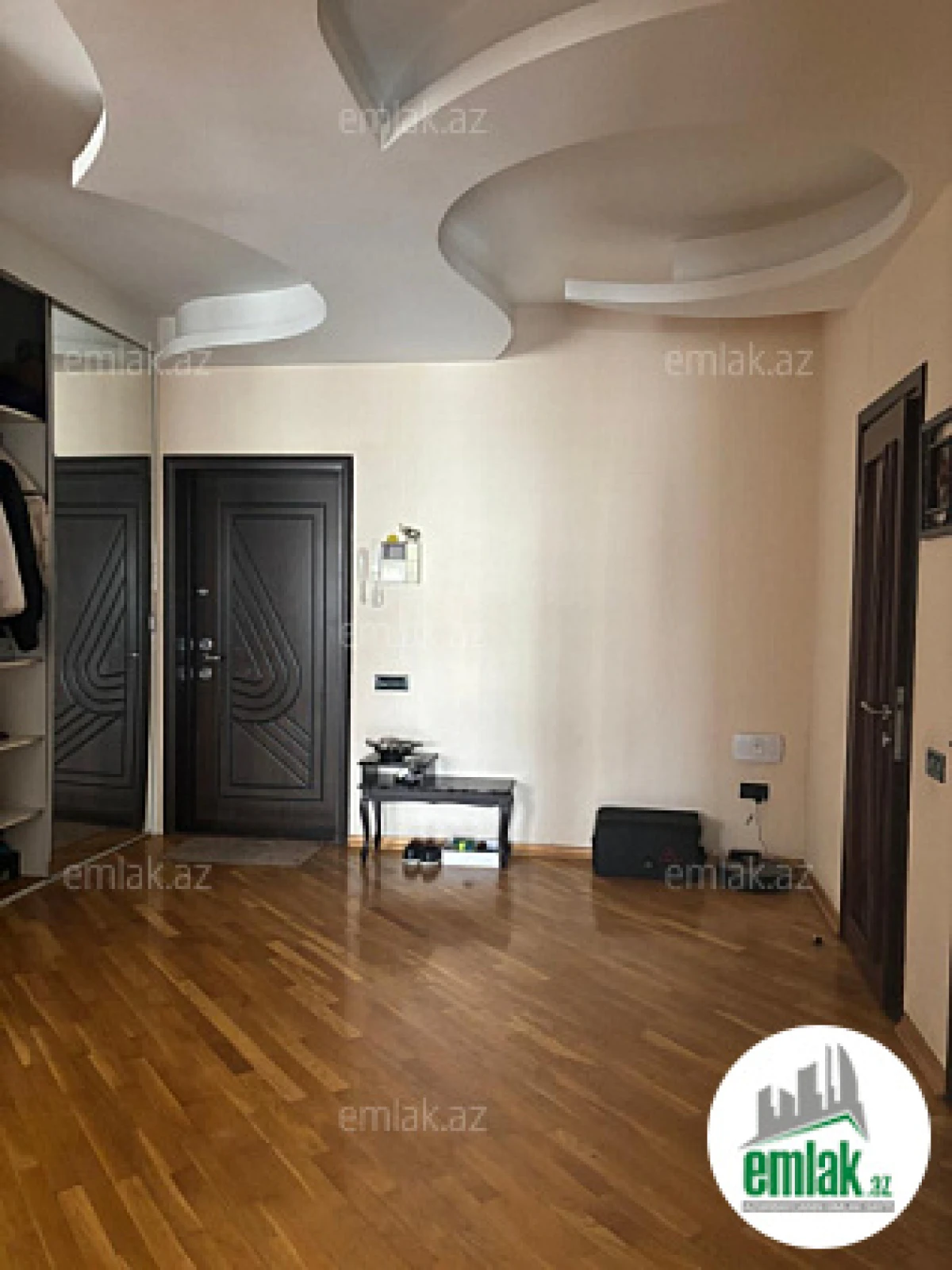 Satılır 3 otaqlı yeni tikili 150 m²