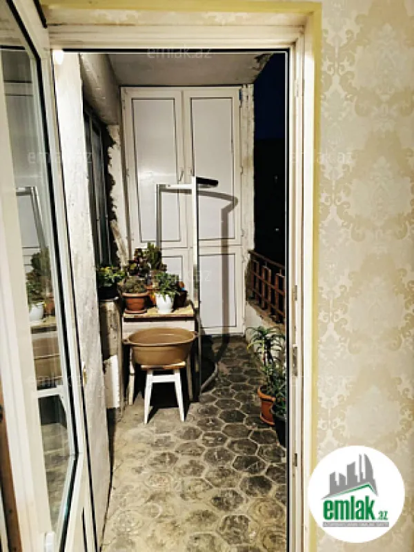 Satılır 4 otaqlı köhnə tikili 100 m²
