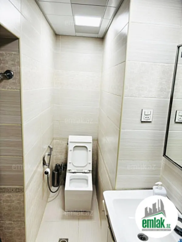 Satılır 4 otaqlı köhnə tikili 100 m²