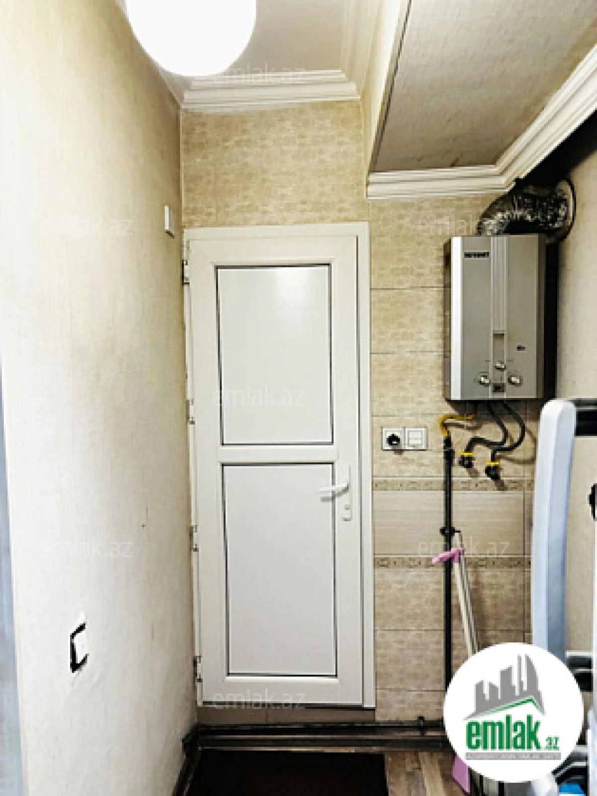 Satılır 4 otaqlı köhnə tikili 100 m²