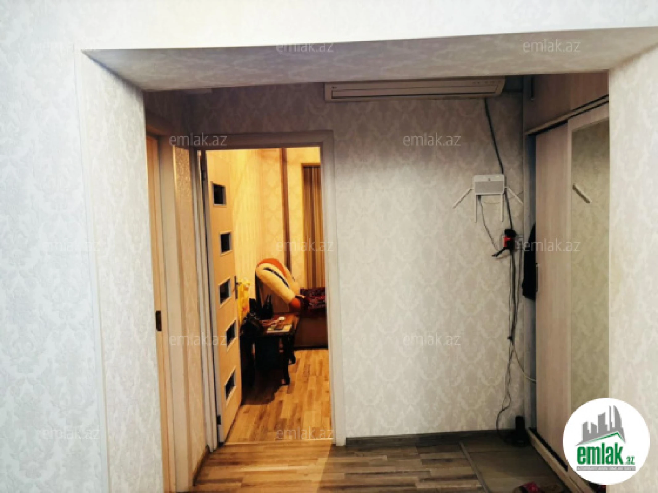 Satılır 4 otaqlı köhnə tikili 100 m²