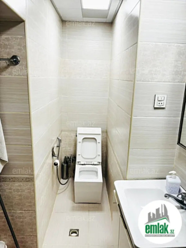 Satılır 4 otaqlı köhnə tikili 100 m²