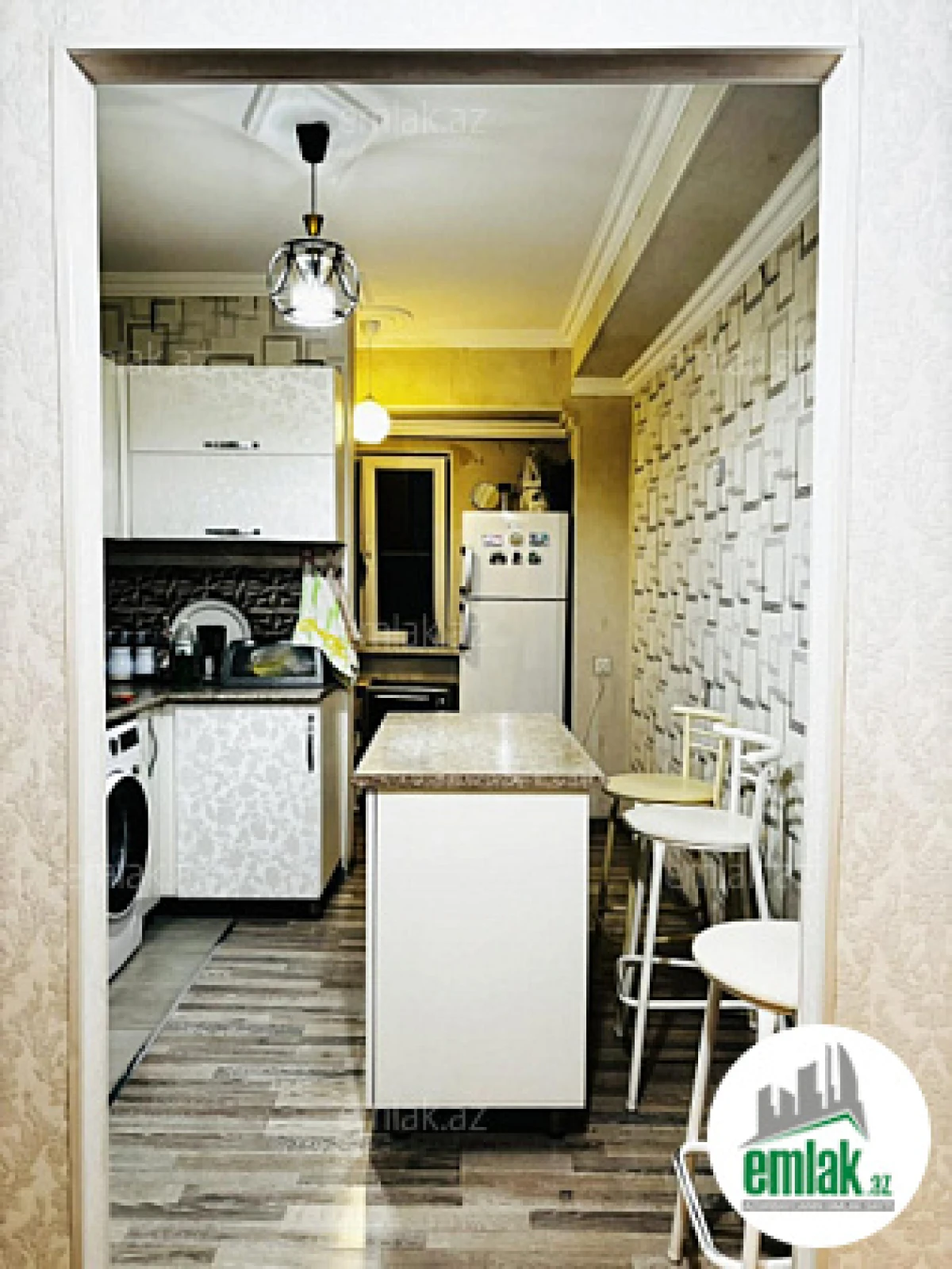 Satılır 4 otaqlı köhnə tikili 100 m²