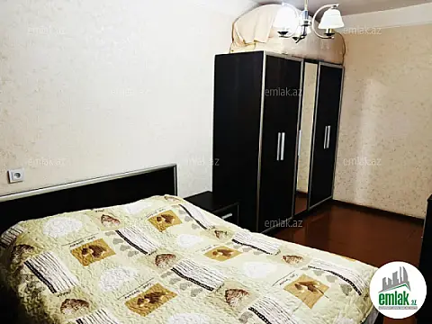 Satılır 4 otaqlı köhnə tikili 100 m²