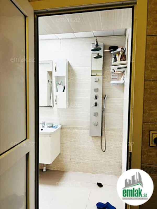 Satılır 4 otaqlı köhnə tikili 100 m²