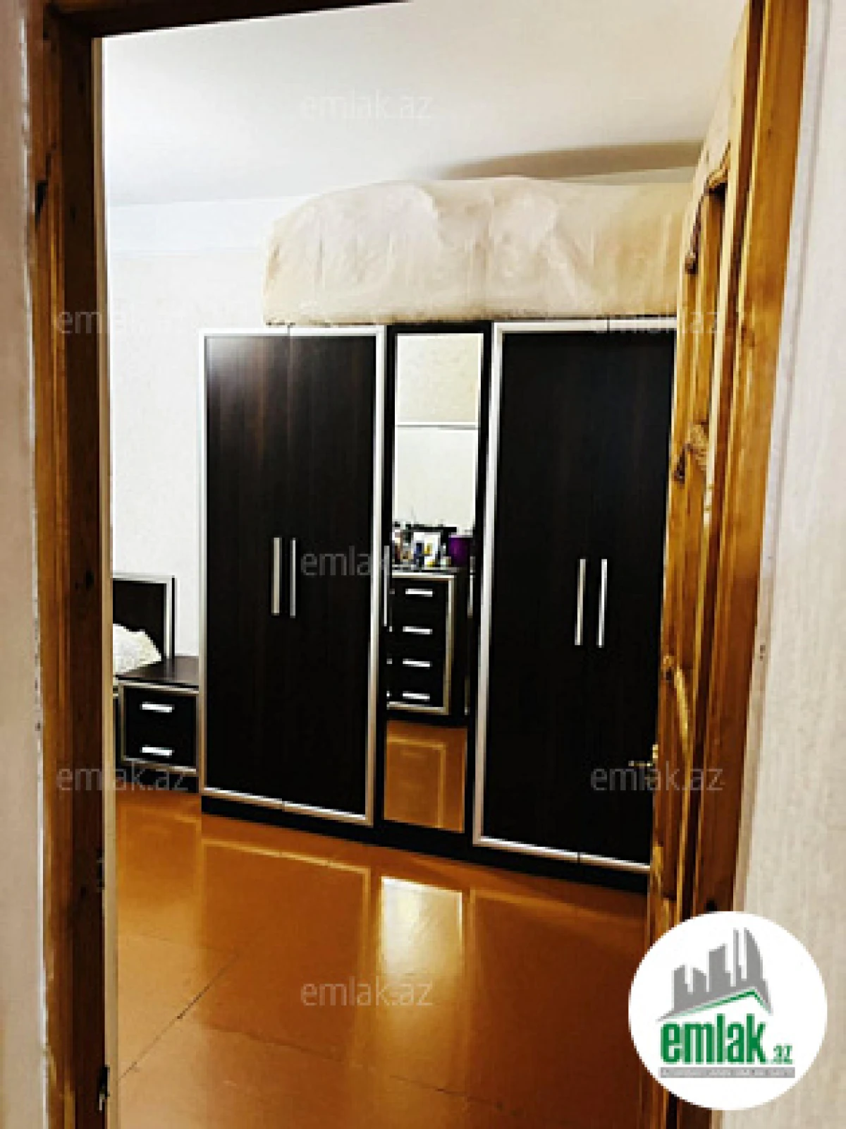 Satılır 4 otaqlı köhnə tikili 100 m²