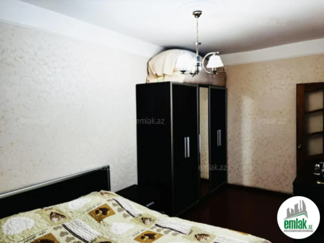 Satılır 4 otaqlı köhnə tikili 100 m²