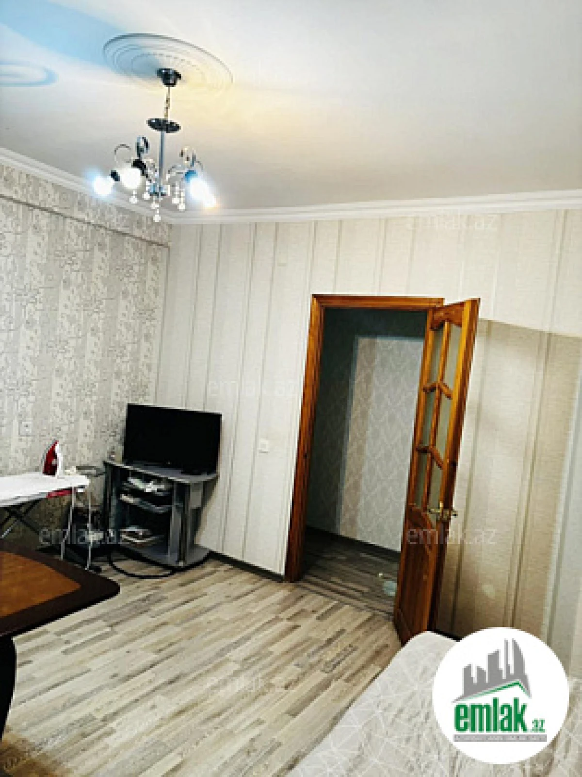 Satılır 4 otaqlı köhnə tikili 100 m²