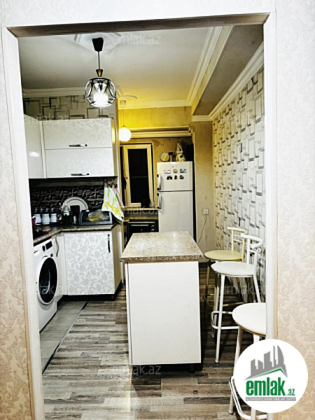 Satılır 4 otaqlı köhnə tikili 100 m²