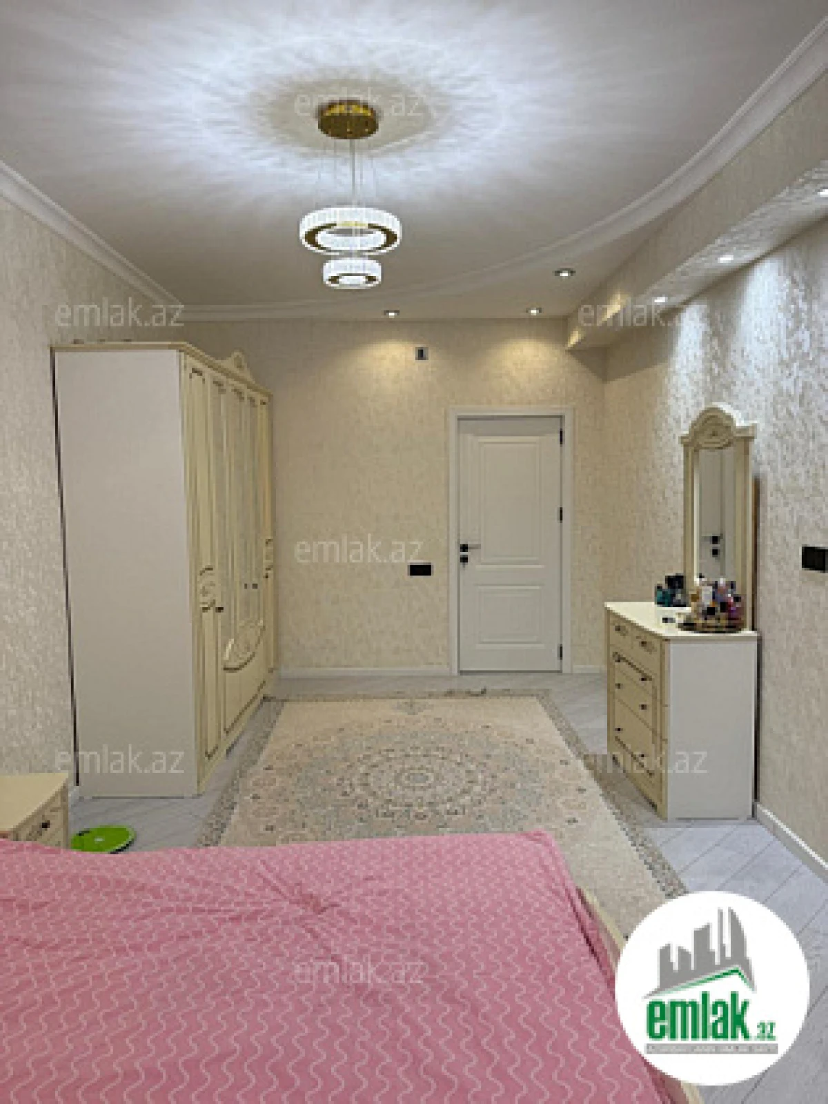 Satılır 4 otaqlı yeni tikili 130 m²