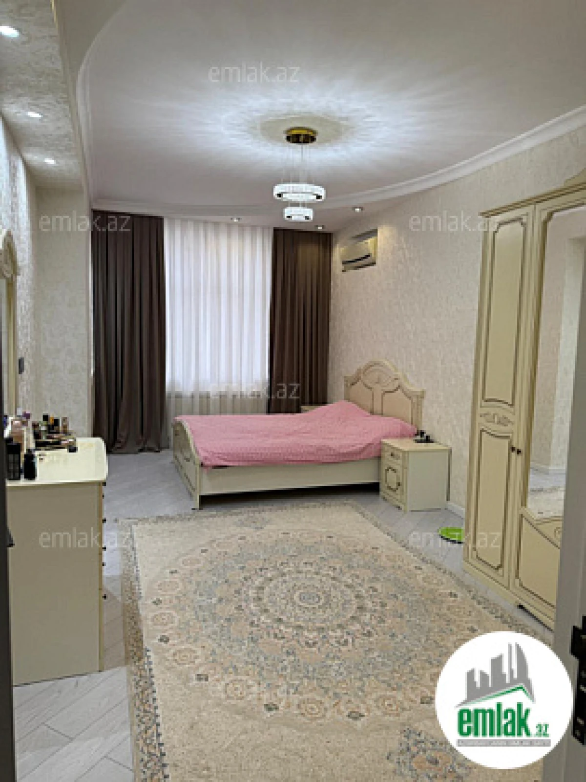 Satılır 4 otaqlı yeni tikili 130 m²