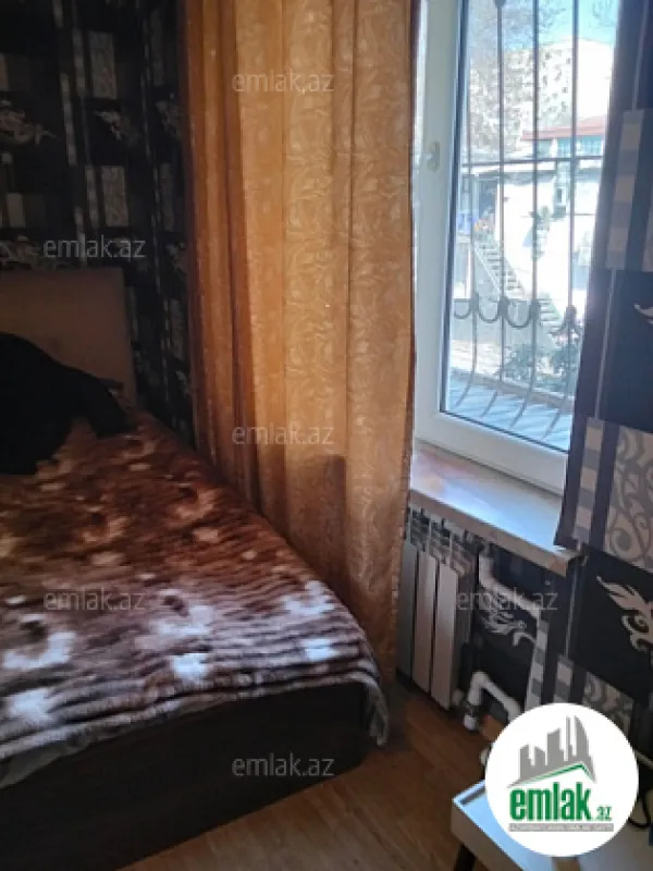 Satılır 2 otaqlı köhnə tikili 50 m²