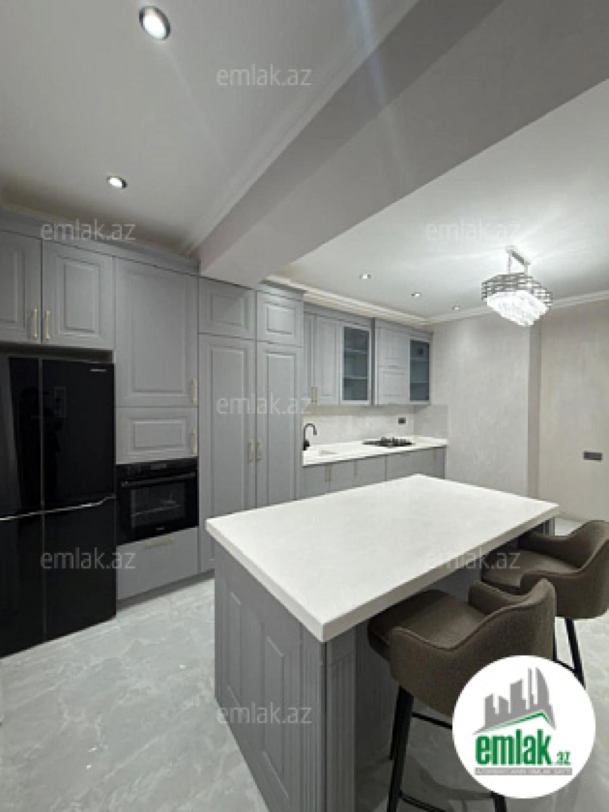 Satılır 3 otaqlı yeni tikili 140 m²