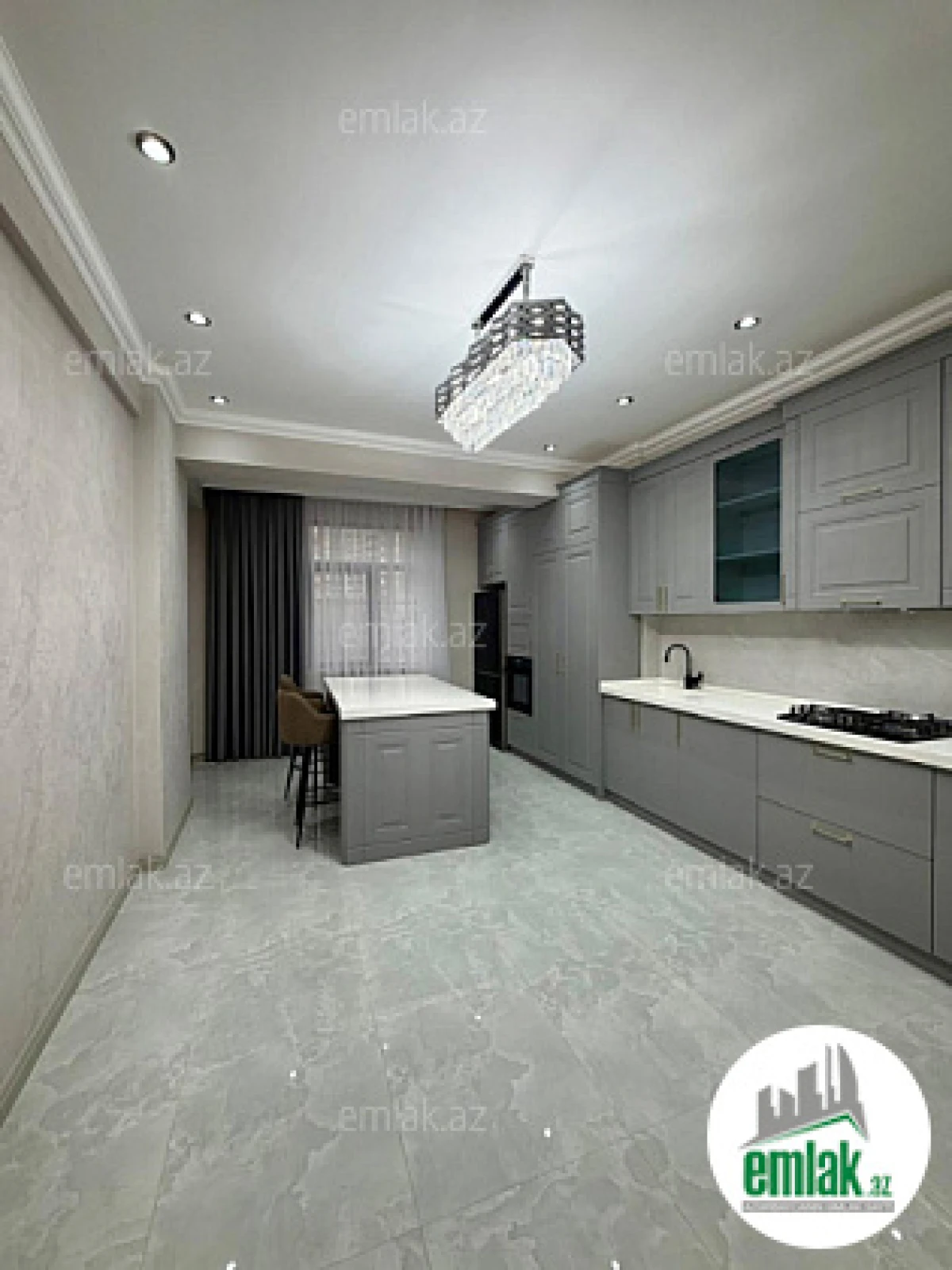 Satılır 3 otaqlı yeni tikili 140 m²