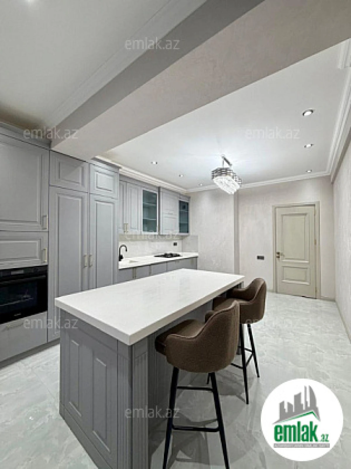 Satılır 3 otaqlı yeni tikili 140 m²