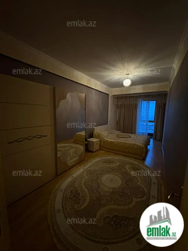 Satılır 3 otaqlı yeni tikili 130 m²