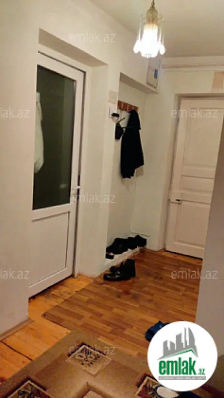 Satılır 3 otaqlı köhnə tikili 75 m²