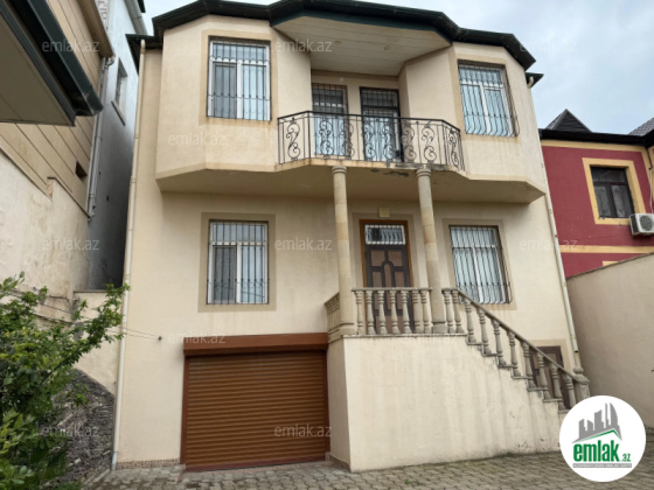 Satılır 6 otaqlı həyət evi 300 m²