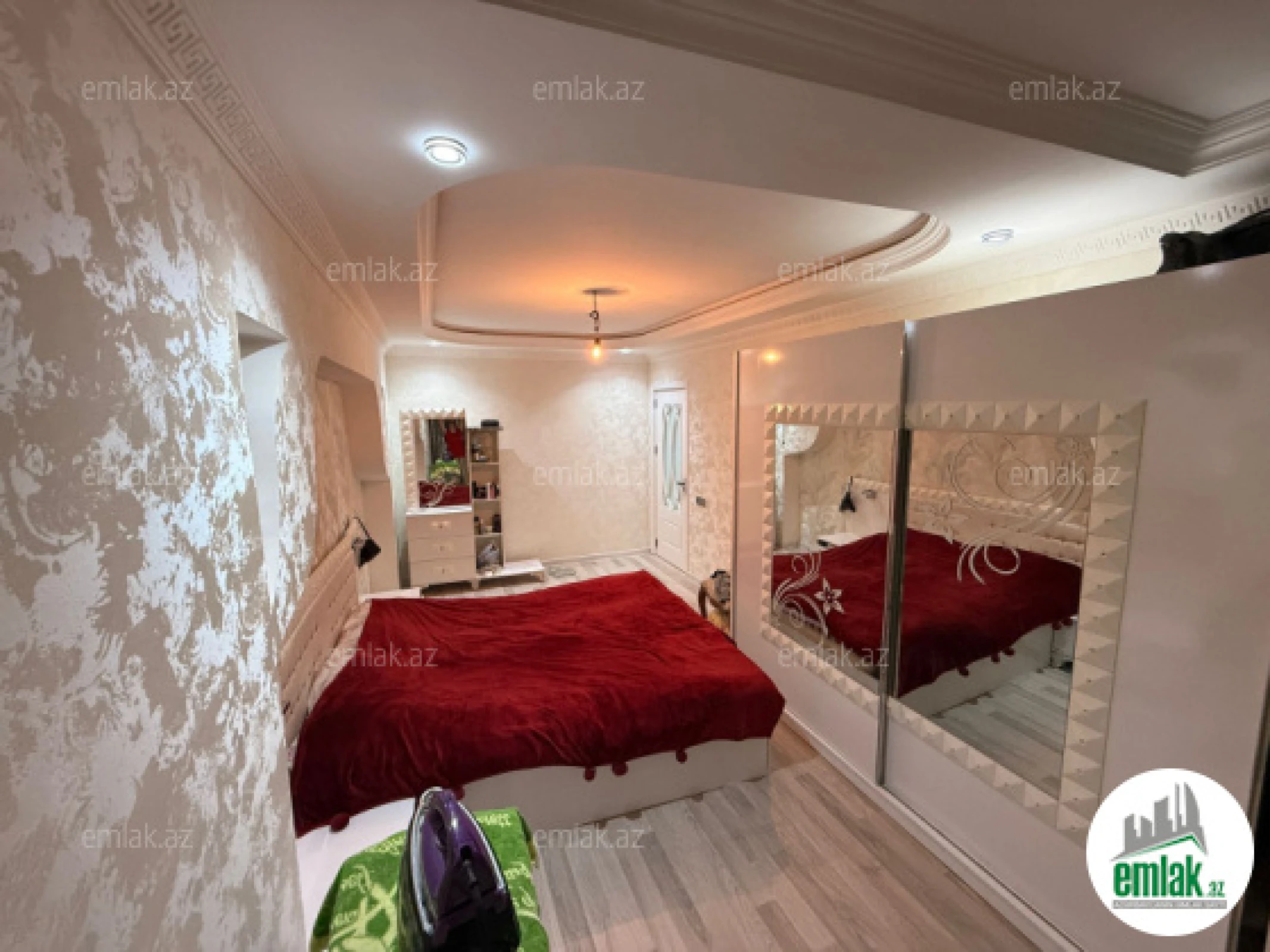 Satılır 6 otaqlı həyət evi 300 m²